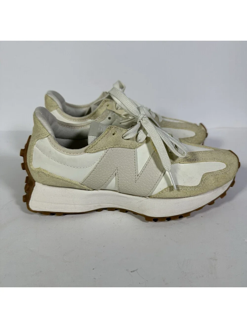 New Balance 327 Women’s 6.5 Sneakers White Tan WS327NAD Toe Damage Flaw